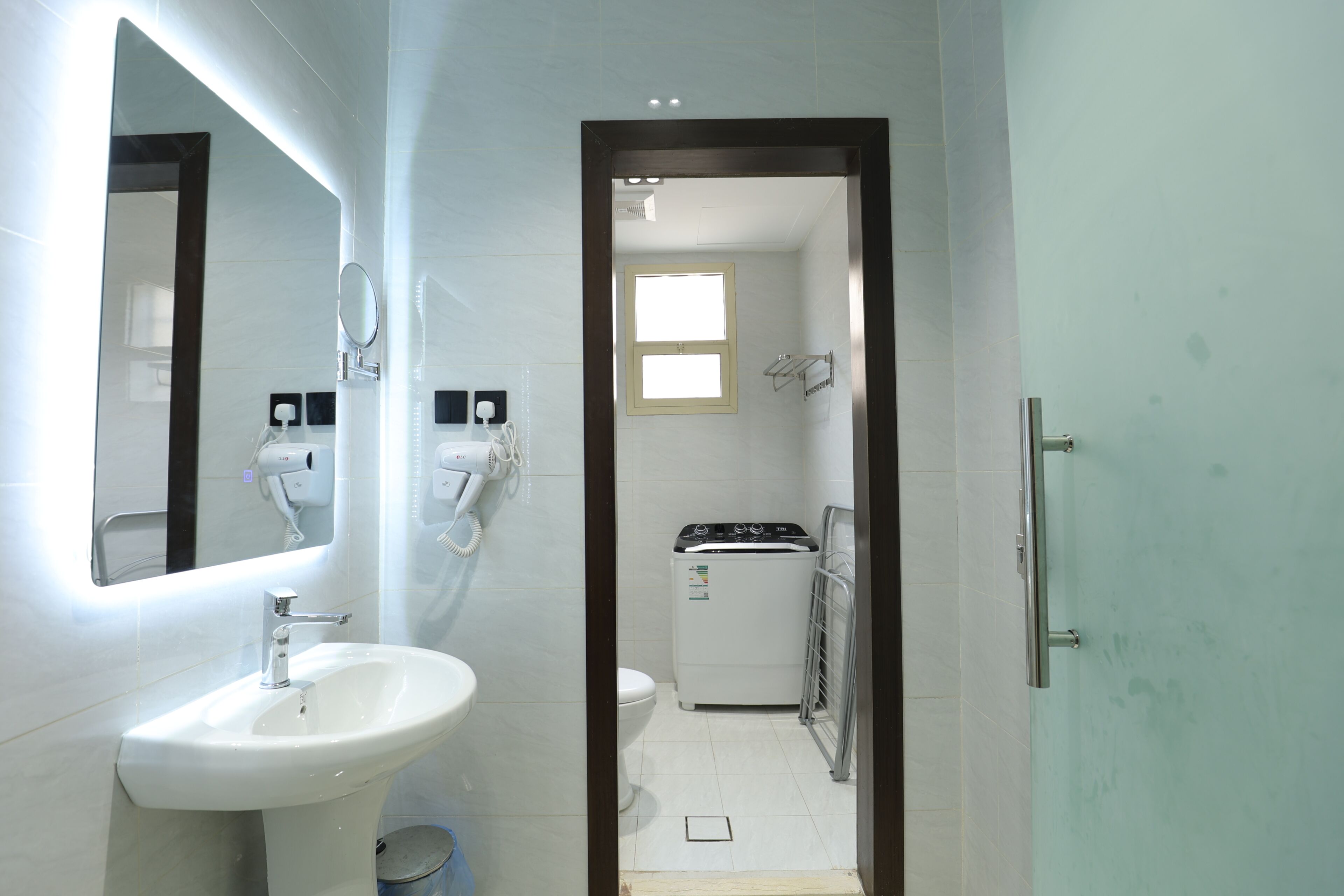 Phòng Suite Cao cấp | Phòng tắm | Xà phòng, dầu gội, giấy vệ sinh 