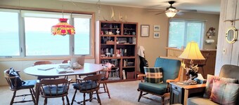 Lovely 3-bedroom condo with AC in charming Okoboji