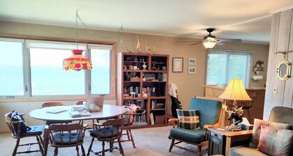 Lovely 3-bedroom condo with AC in charming Okoboji