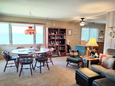 Lovely 3-bedroom condo with AC in charming Okoboji