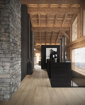 Ein modernes Interieur mit einer Steinwand, Holzbalken und einem minimalistischen Design.
