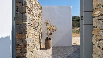 Duplex, Partial Sea View | Property grounds