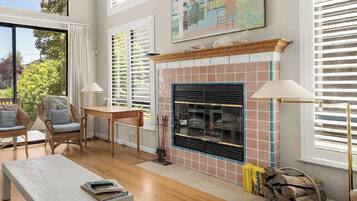 TV, fireplace, offices
