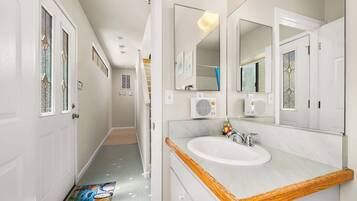 Shower, hair dryer, towels, shampoo