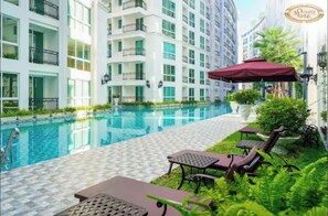 Pool - Beautiful 1 BR with Big Balcony and Lagoon Pool (Muang Pattaya)