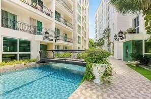 Property grounds - Beautiful 1 BR with Big Balcony and Lagoon Pool (Muang Pattaya)