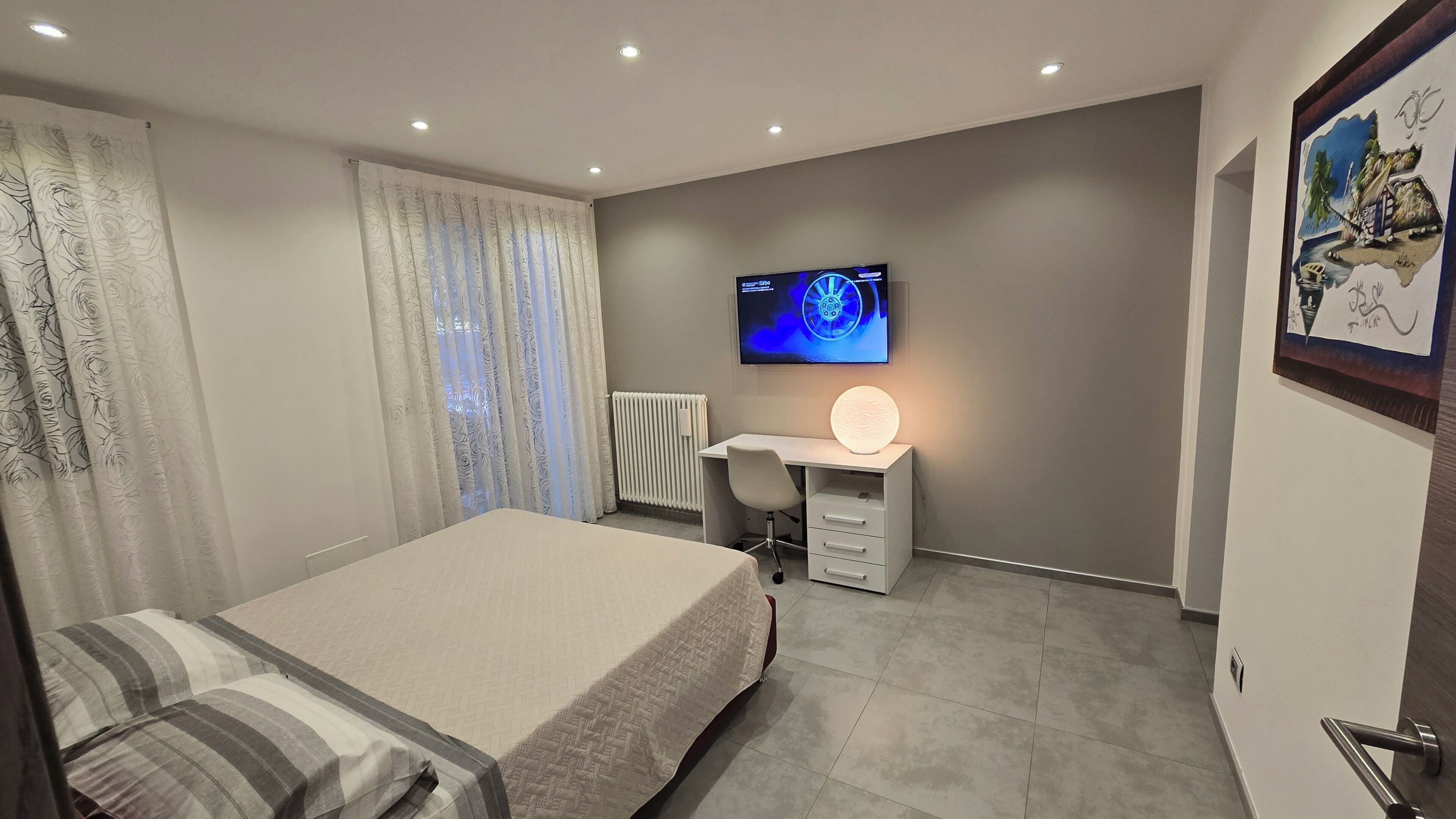2 habitaciones, tabla de planchar con plancha, wifi y ropa de cama 