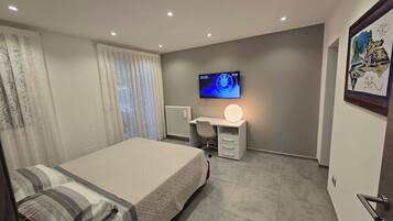 2 habitaciones, tabla de planchar con plancha, wifi y ropa de cama