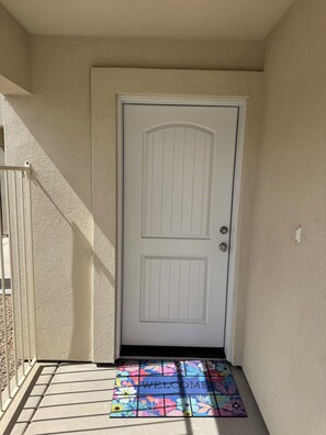 Exterior detail - 3 bedroom house with AC in charming Kingman Near The Hospital Top restaurants (Kingman)