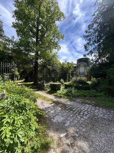Petite maison à l'orée du bois
