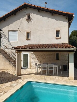A two-story house with a swimming pool, stone walls, and a tiled roof. - Vrbo Property (Marseille)