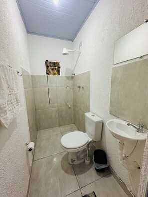 Bathroom - Vrbo Property (Caieiras)