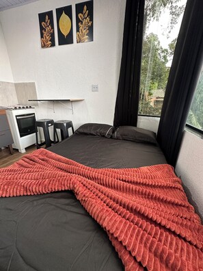 Free WiFi, bed sheets