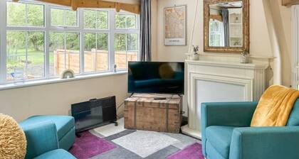 Station House Retreat with private hot tub