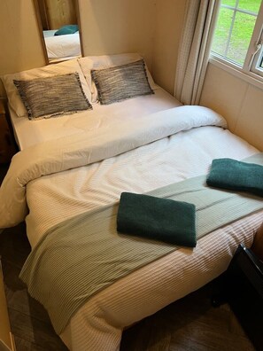 WiFi, bed sheets
