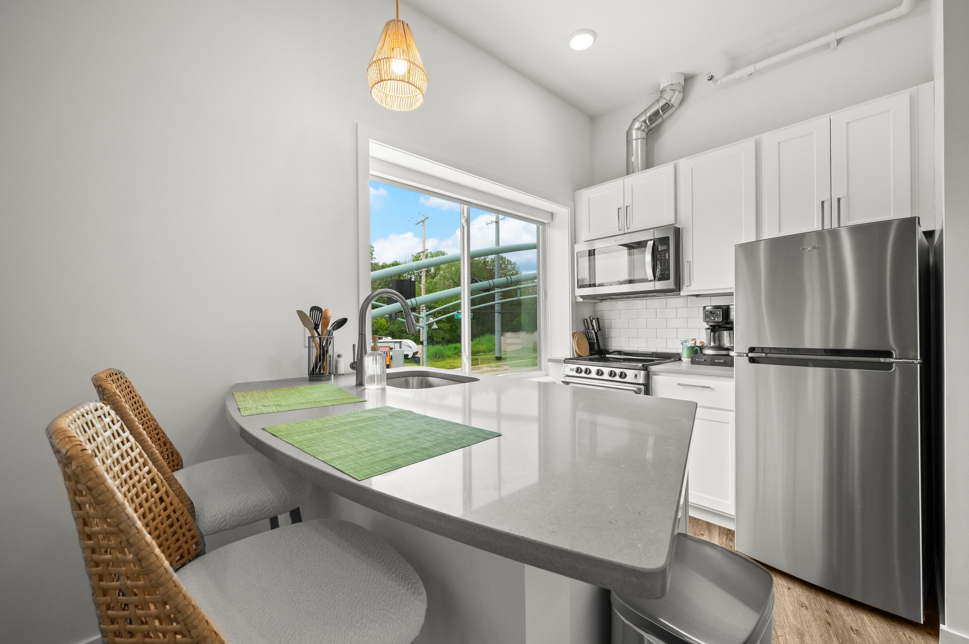 専用キッチン. 1 BR King Suite - Freshwater Inn - Bridgman, MI - Unit 1