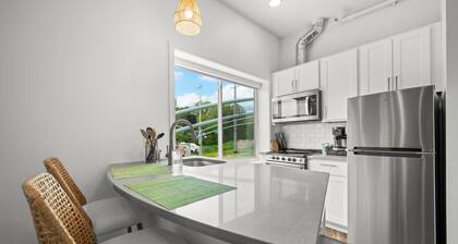 1 BR King Suite - Freshwater Inn - Bridgman, MI - Unit 1
