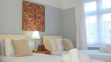 Iron/ironing board, Internet, bed sheets