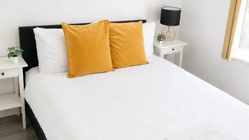 Iron/ironing board, WiFi, bed sheets