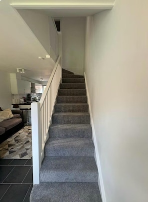 Interior - Professionals | Entire House | 2BDR | Weekly Deals (London)