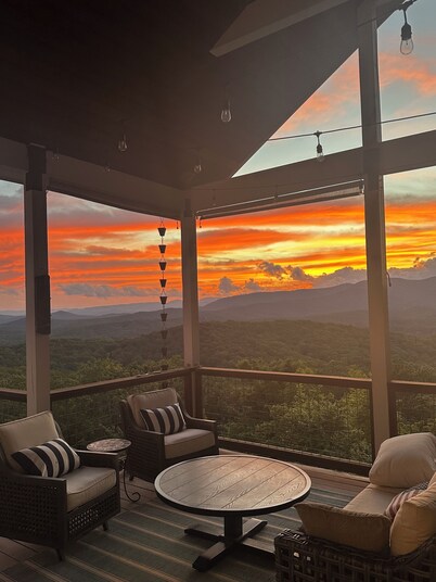 The Aerie · Brand-New Retreat with Unmatched Views, Backing National Forest