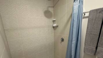 HandtĂŒcher, Seife, Toilettenpapier
