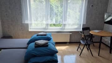 1 bedroom, internet, bed sheets