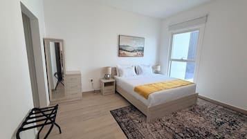 2 chambres, coffres-forts dans les chambres, fer et planche à repasser