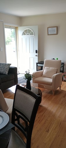 Clean 3-bedroom bungalow, 1 bath with AC in charming Fairborn minutes from WPAFB