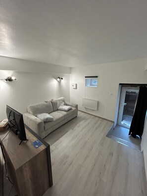 Living area - Vrbo Property (Lédenon)
