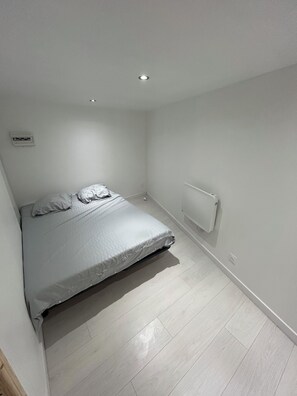Room - Vrbo Property (Lédenon)