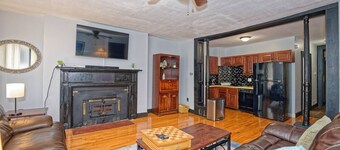 Timelessly Restored 2-Bed Fl 2 Apt @DowntownAlbany