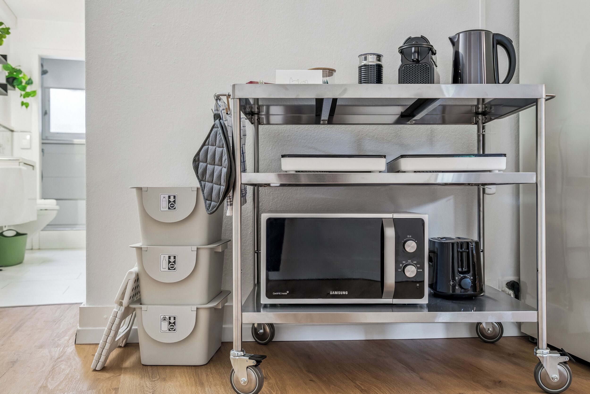 Übersichtliche Abfallentsorgung, Nespresso Kaffeemaschine mit Milchschäumer | Mi