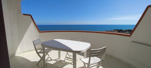 Josella Home, Apartment with spectacular sea view, Brancaleone. -Calabria