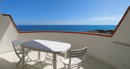 Josella Home, Apartment with spectacular sea view, Brancaleone. -Calabria