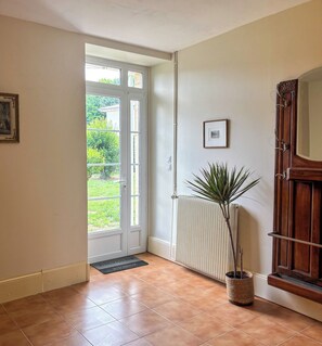 Interior - Gorgeous 5-bedroom country house in charming Pujols awaits you (Pujols)
