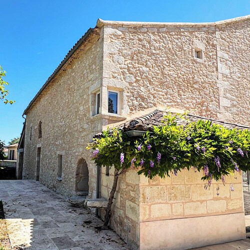 Gorgeous 5-bedroom country house in charming Pujols awaits you