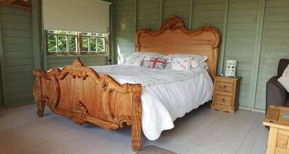 Marshland Alpacas Glamping Lodge
