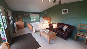 1 bedroom, bed sheets