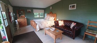 Marshland Alpacas Glamping Lodge