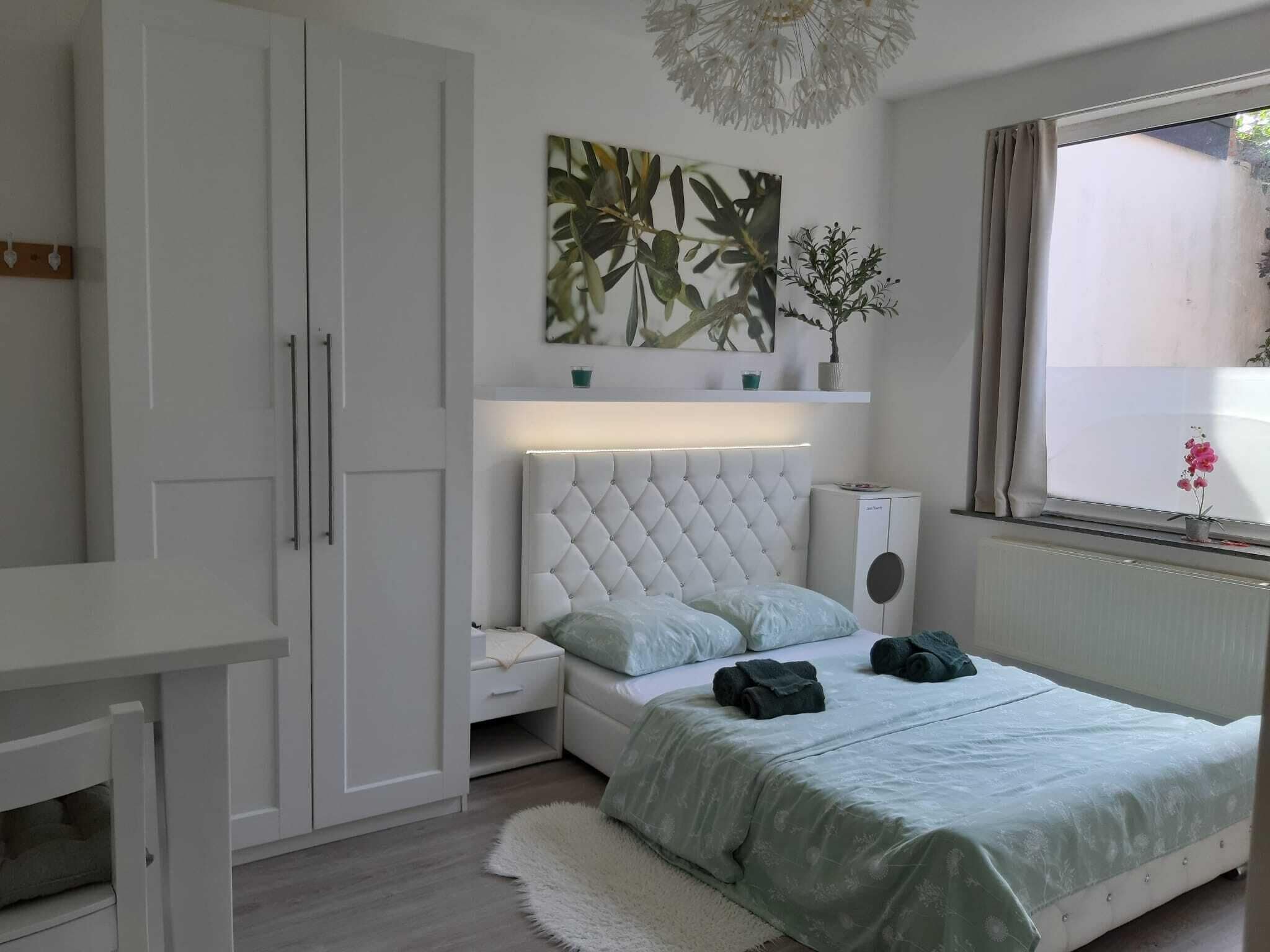 1 chambre, fer et planche à repasser, draps fournis