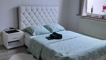1 Schlafzimmer, Bügeleisen/Bügelbrett, Bettwäsche