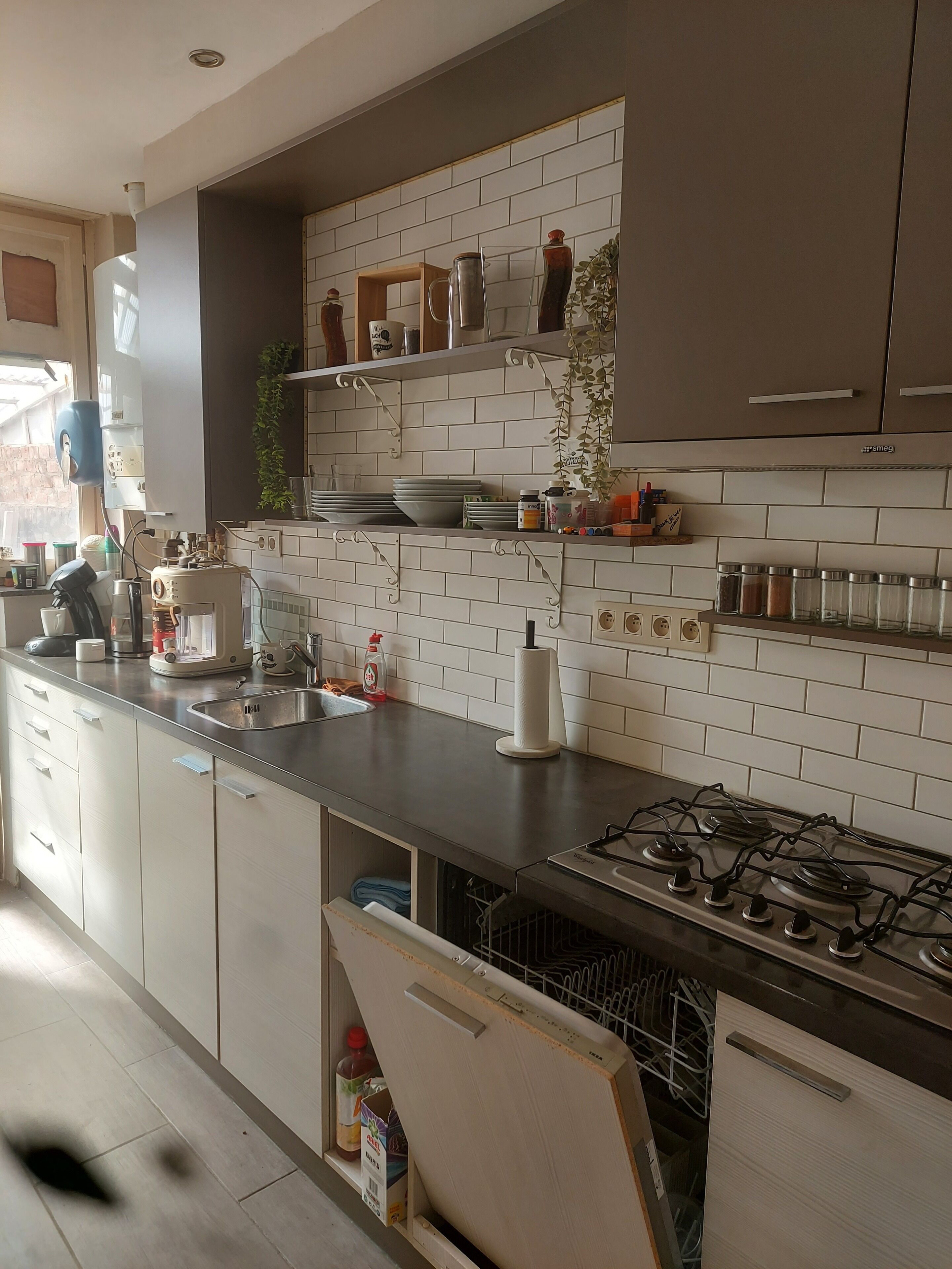 専用キッチン.  "Luna Guest Room – Private room in a shared apartment"