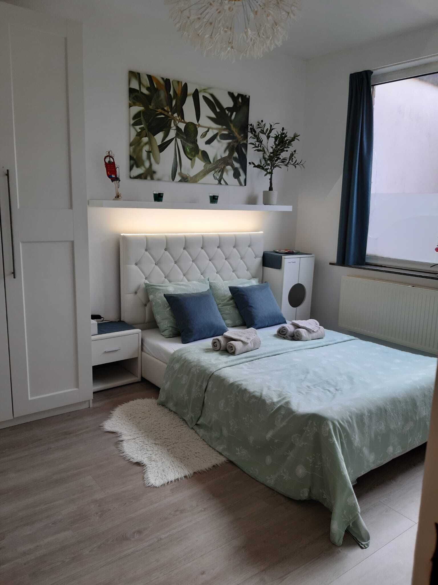 1 chambre, fer et planche à repasser, draps fournis