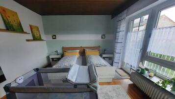 3 bedrooms, desk, iron/ironing board, travel cot