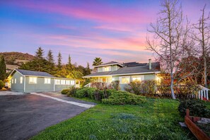Exterior - 7BD/4.5BA Santa Rosa Estate w/ HotTub, Games, BBQ! (Santa Rosa)