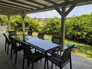 Outdoor dining - Vrbo Property (Petit-Bourg)