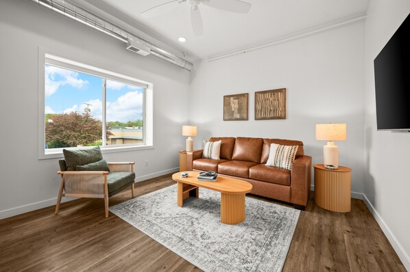 Living area - 1 BR King Suite - Freshwater Inn - Bridgman, MI - Unit 3 (Bridgman)