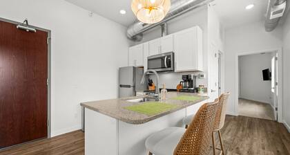 1 BR King Suite - Freshwater Inn - Bridgman, MI - Unit 3