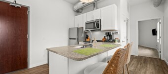 1 BR King Suite - Freshwater Inn - Bridgman, MI - Unit 3